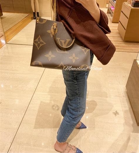 louis vuitton aagl 1agz02m375|Louis Vuitton onthego mm bag.